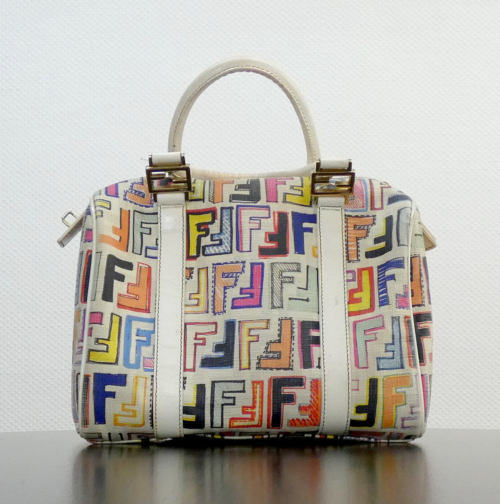 Lot 10 — FENDI, modéle Forever Bauletto : Sac à main en cuir à imprim