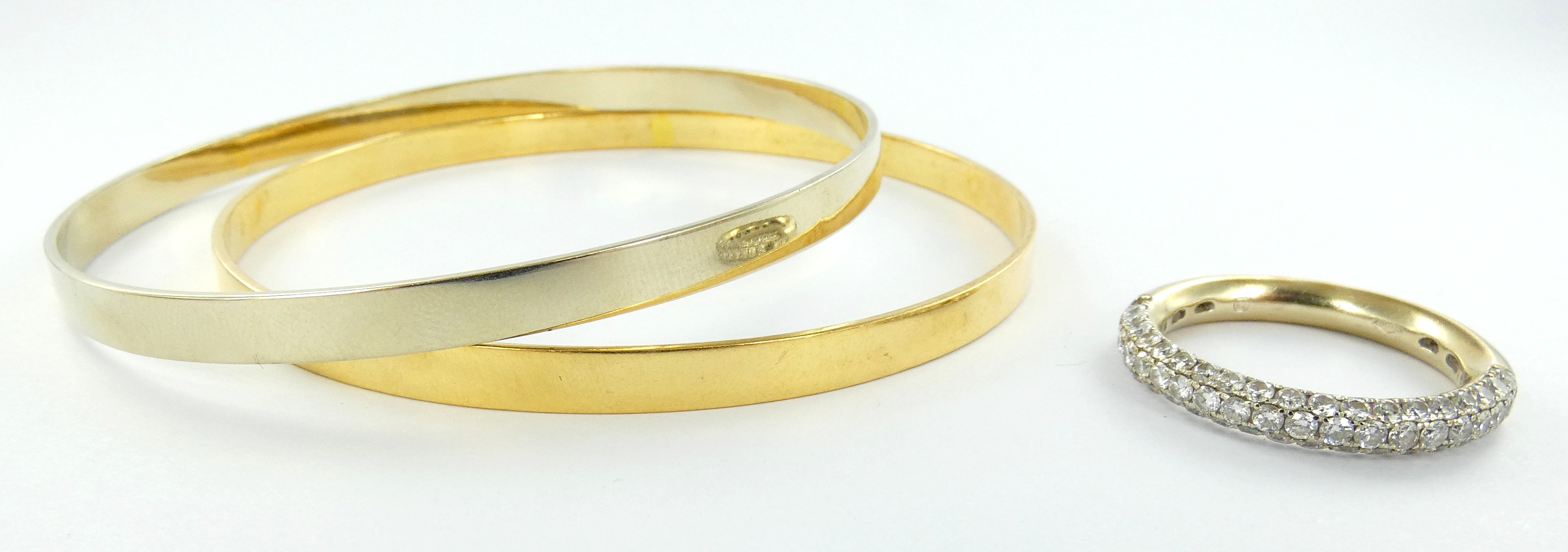 Lot 26 — 1 Bague Or 750 mil. Non poinçonnée, brillants, manque des br