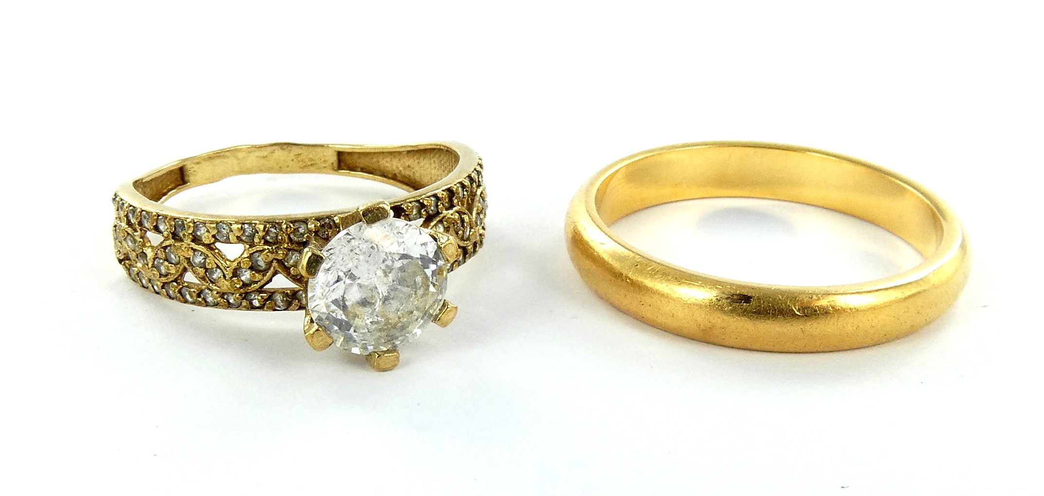 Lot 37 — 1 Bague Or 375 mil. cabossée, pierres, manque pierres, T 57,