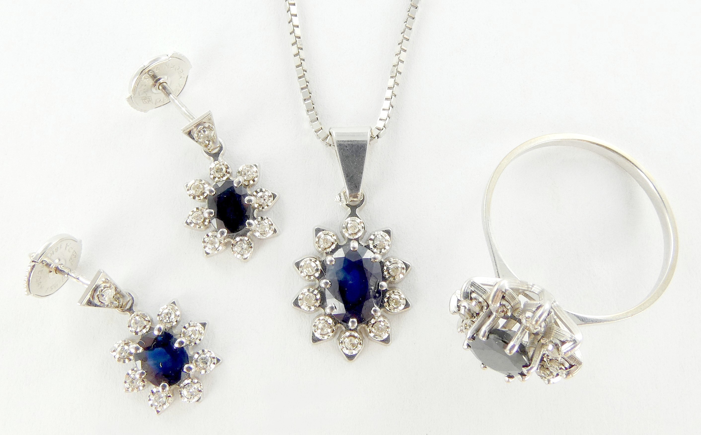Lot 21 — 1 Bague Or 750 mil. brillants et pierre, T 52, 2.6g, 1 Paire