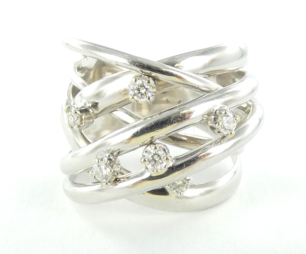 Lot 32 — 1 Bague Or 750 mil. Non poinçonnée, sertie de brillants, T 5