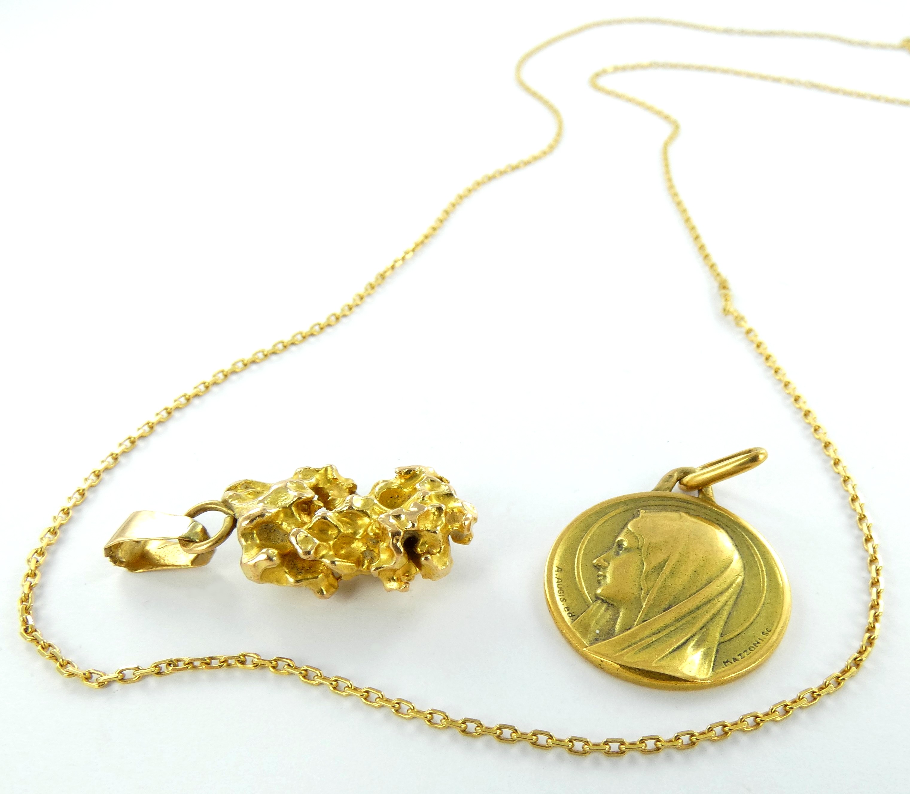 Lot 2 — 1 Breloque Or 750 mil. Poinçonnée, 4.6g, 1 Pendentif Or 750 