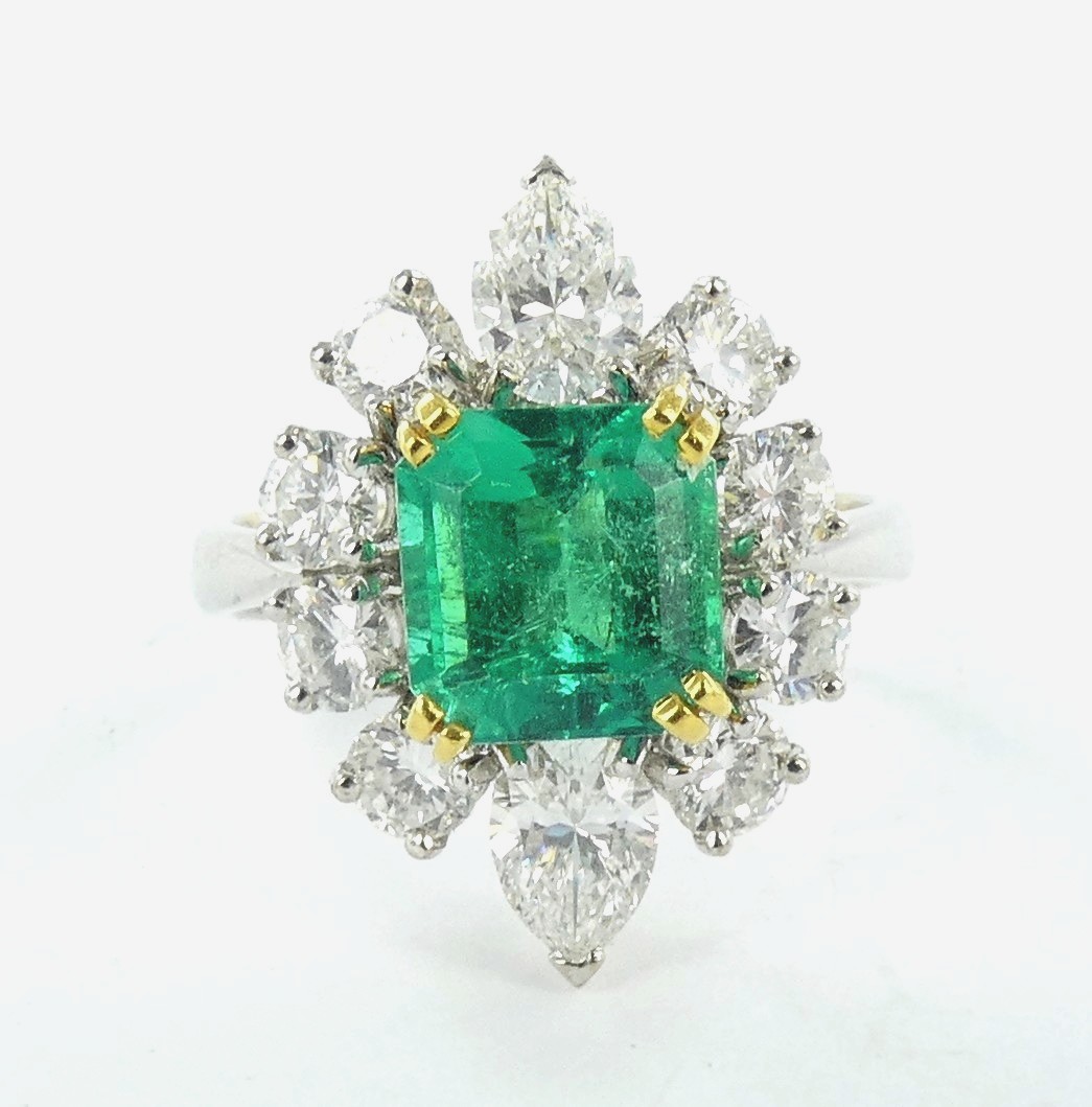Lot 23 — 1 Bague Or 750 mil. Poinçonnée, pierre et brillants (1.20 Ct