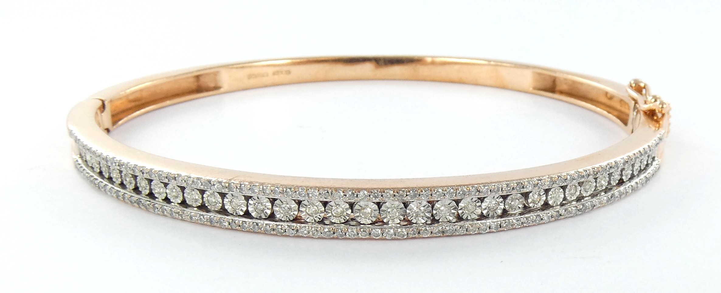 Lot 30 — 1 Bracelet Or 375 mil. Non poinçonné, serti de brillants (1.