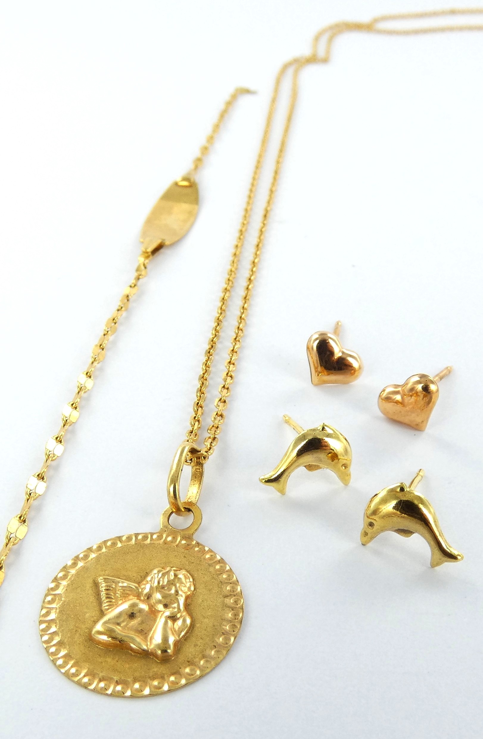 Lot 31 — 1 Bracelet Or 375 mil. cassé, 0.8g, 1 Paire de Boucles d'ore