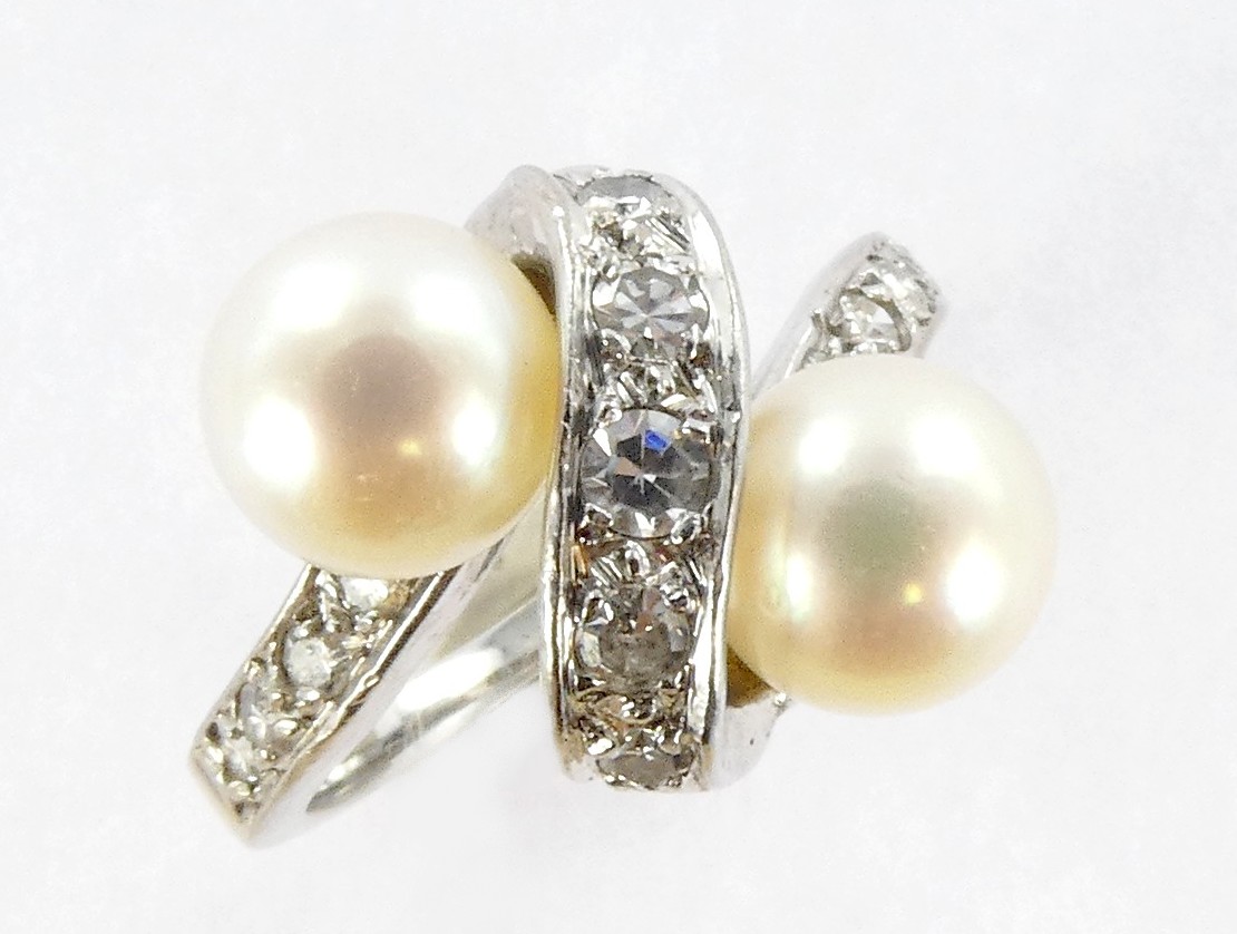 Lot 15 — 1 Bague Or 750 mil. Poinçonnée, sertie de perles et de brill