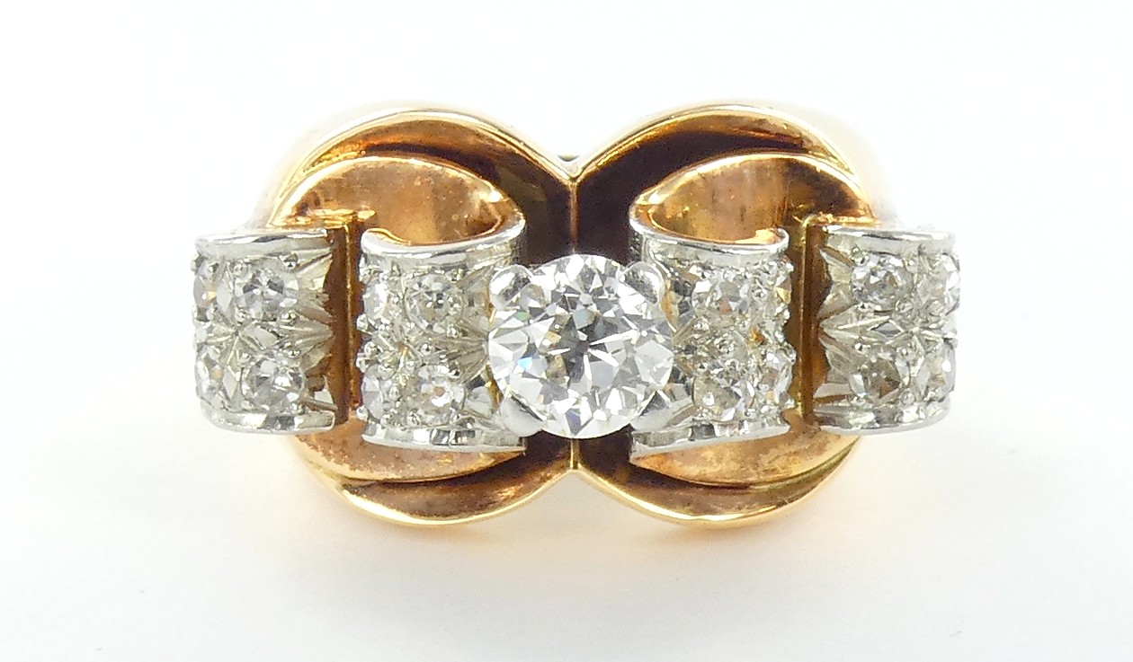 Lot 13 — 1 Bague Or 750 mil. Non poinçonnée, sertie de brillants (1 C