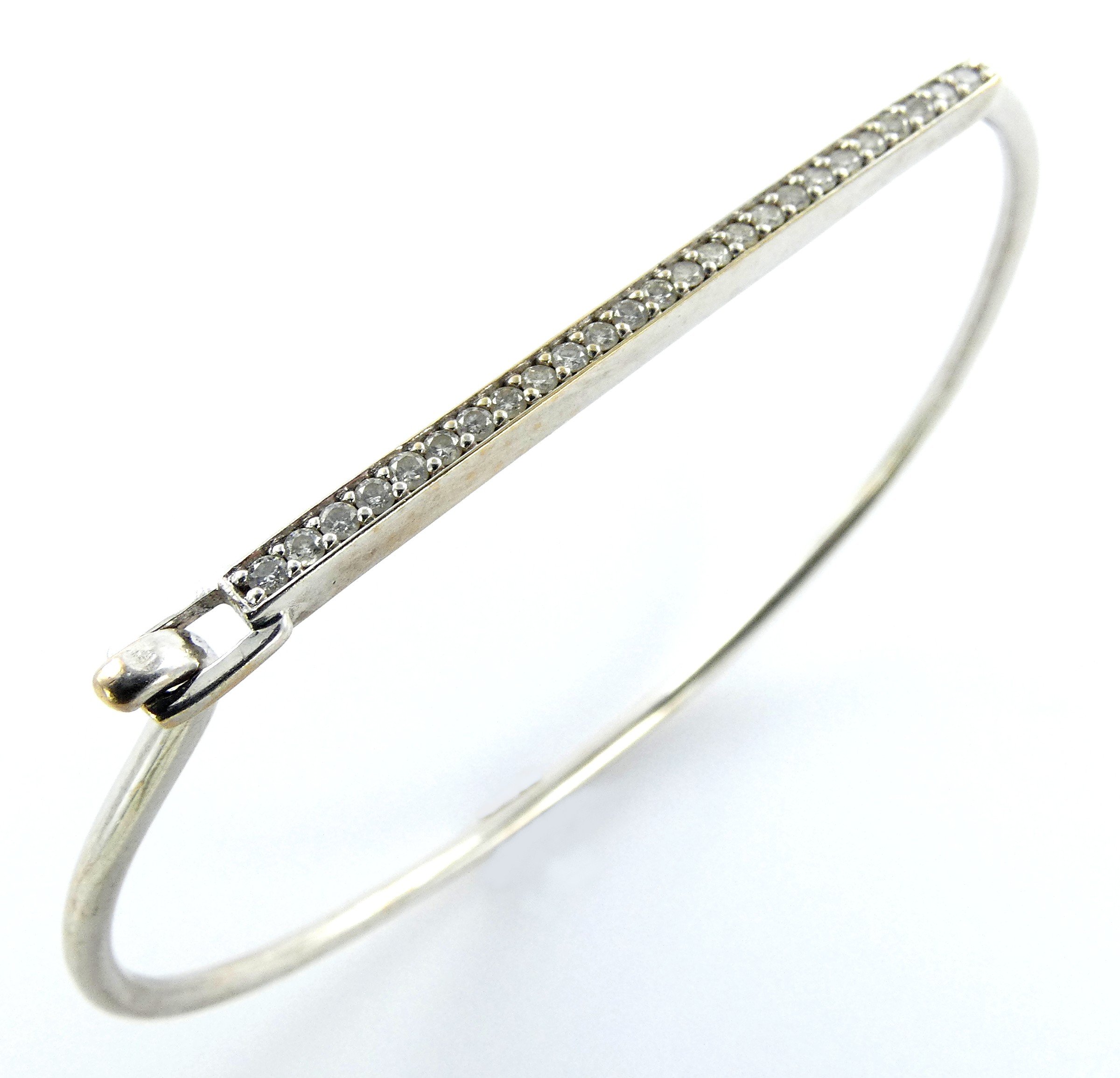 Lot 24 — 1 Bracelet Or 750 mil. Poinçonné, serti de brillants, 5.8g