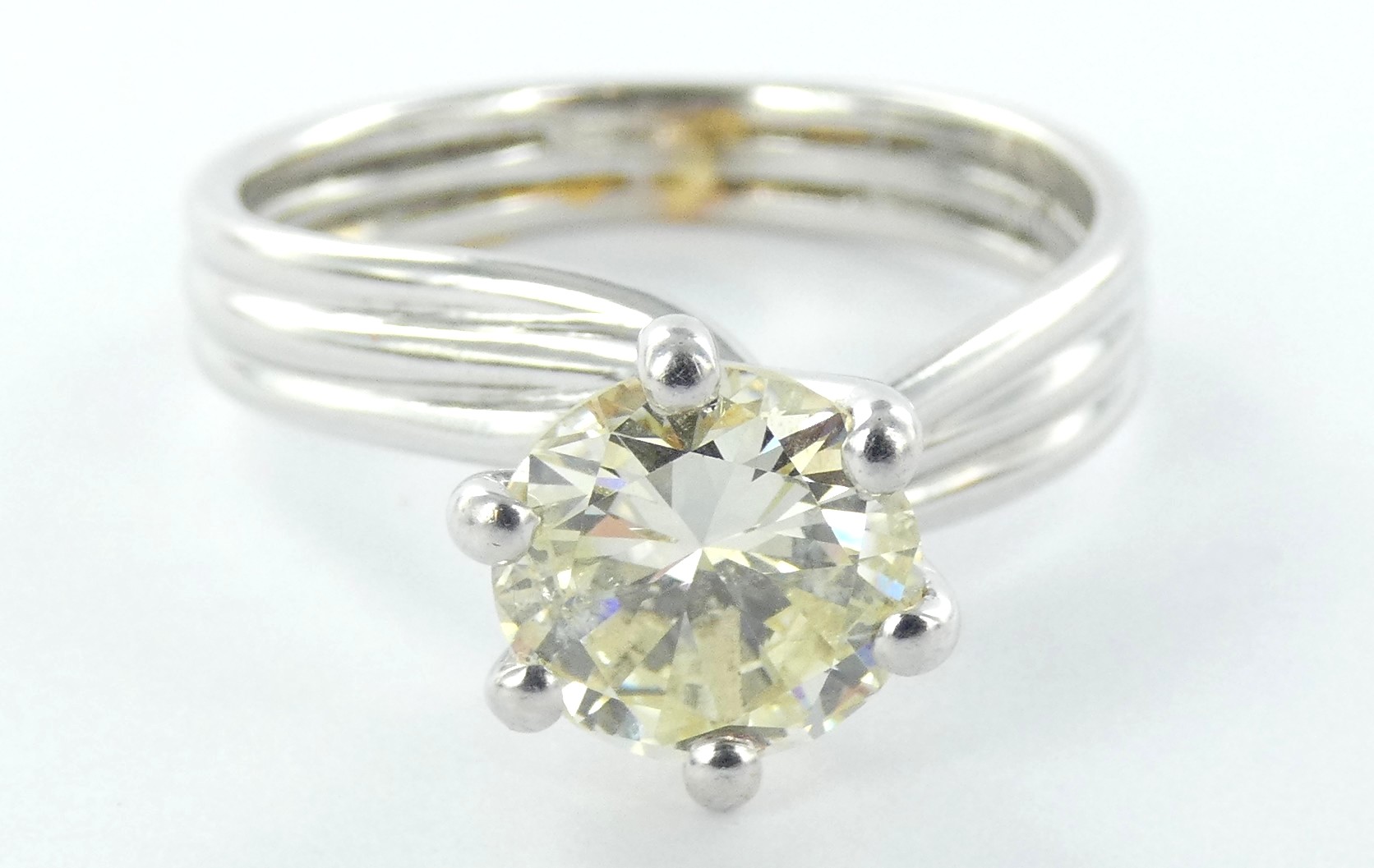 Lot 26 — 1 Bague Or 750 mil. Non poinçonnée, sertie d'un brillant sol