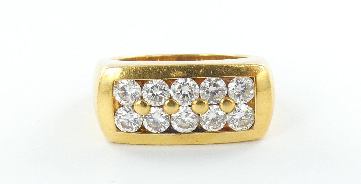 Lot 12 — 1 Bague Or 750 mil. Poinçonnée, sertie de 2 rangées de brill