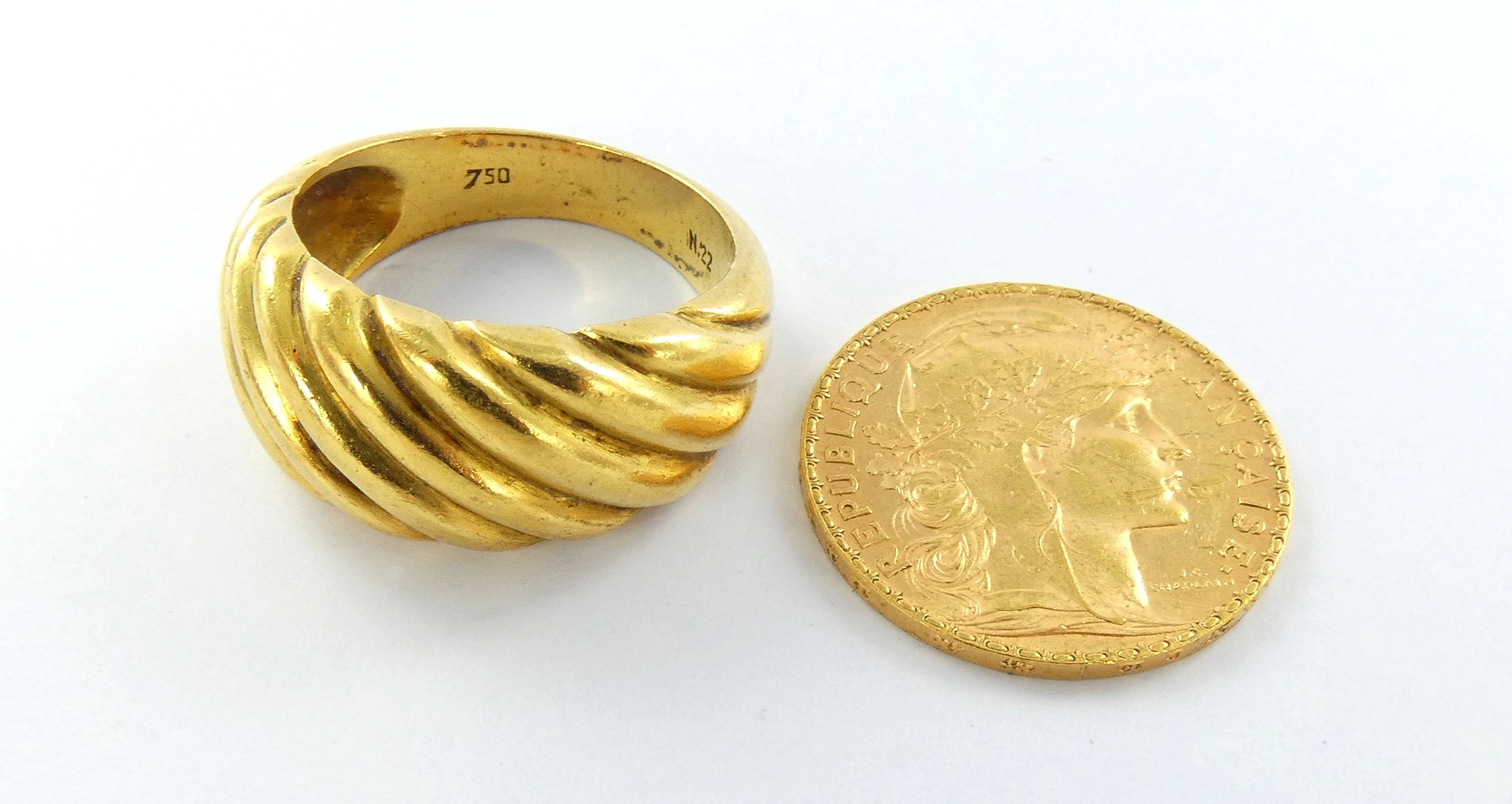 Lot 21 — 1 Bague Or 750 mil. Non poinçonnée, T 58, 9g, 1 Pièce de 20F
