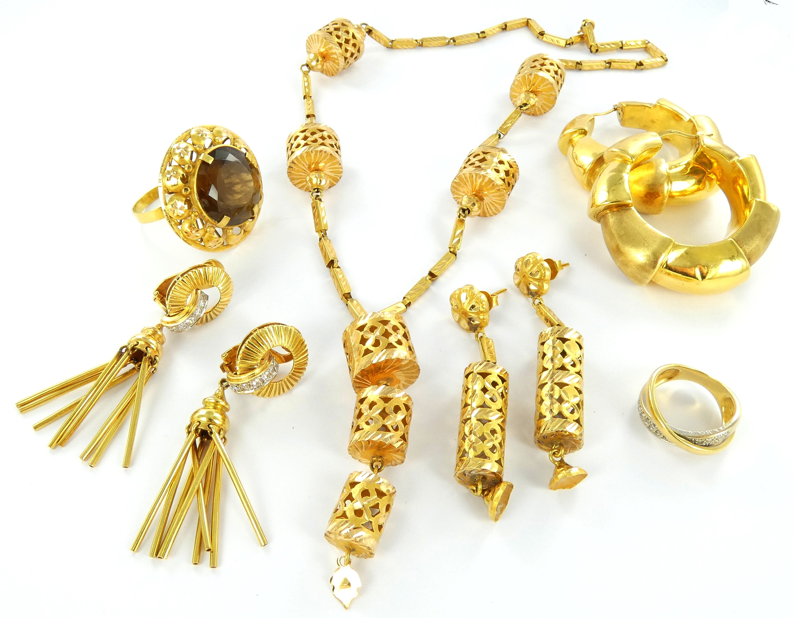 Lot 28 — 1 Bague Or 750 mil. NP, pierre, 16.6g, 1 Collier Or 750 mil.