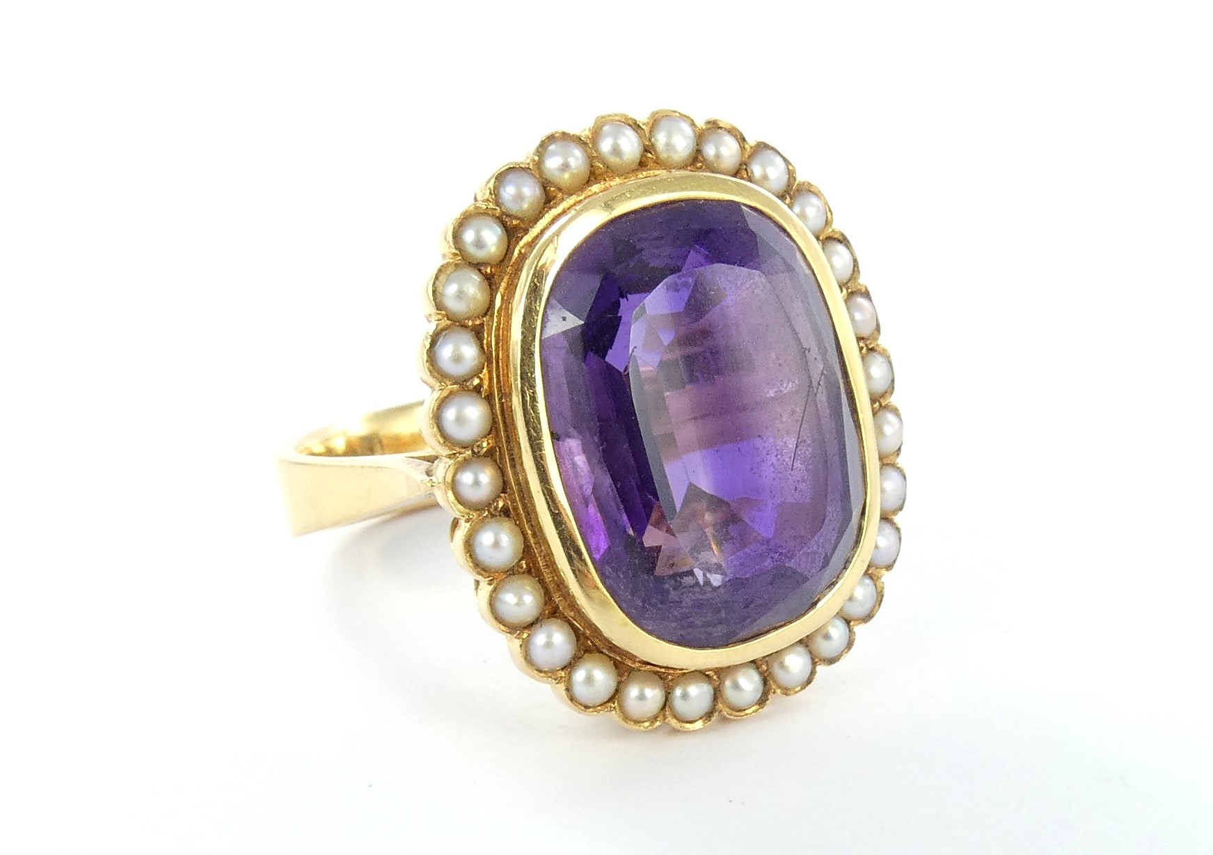 Lot 30 — 1 Bague Or 750 mil. Non poinçonnée, ornée d'une améthyste et