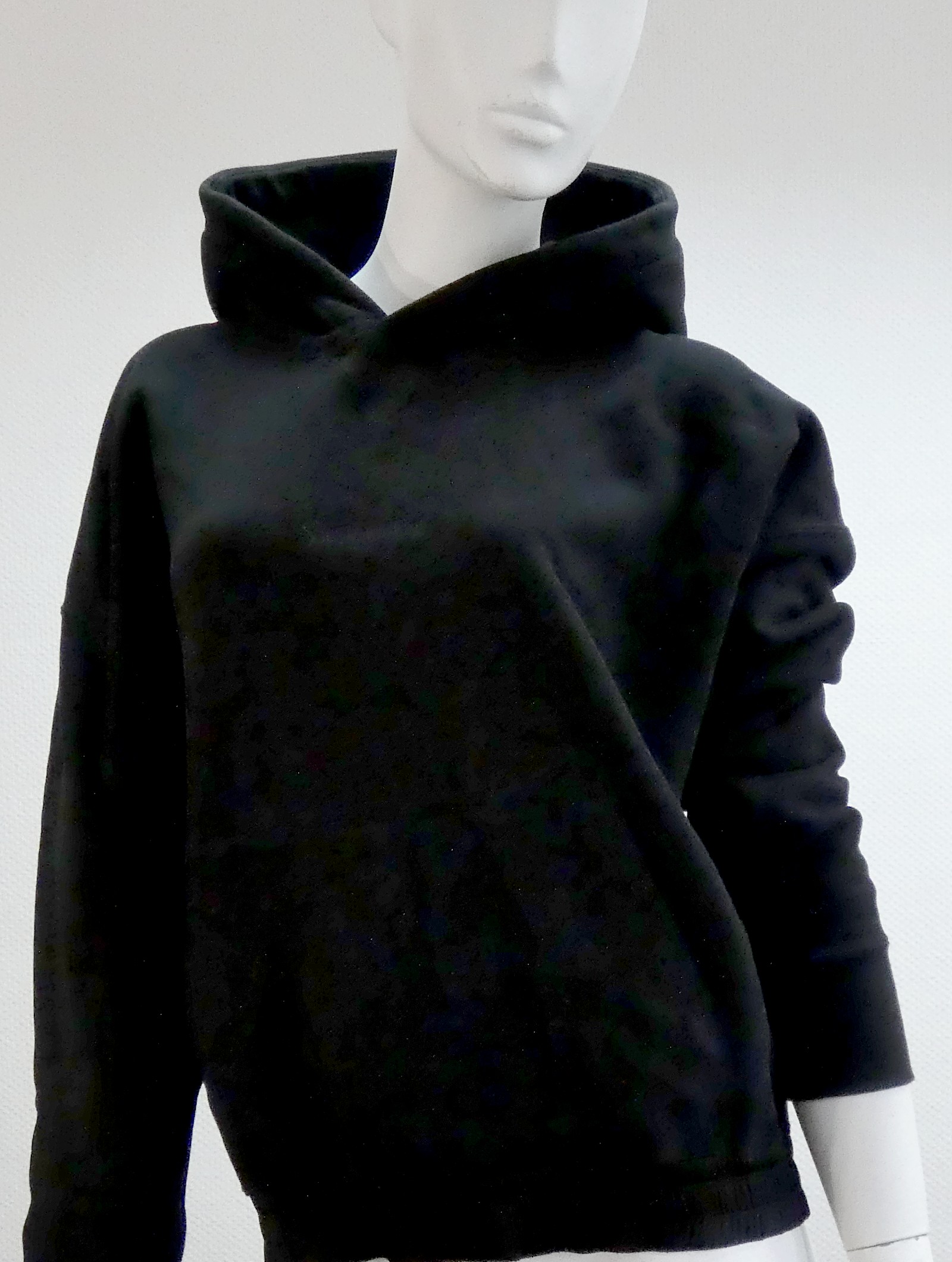 Lot 14 — Yves SAINT LAURENT : Sweat en molleton de coton, de couleur 