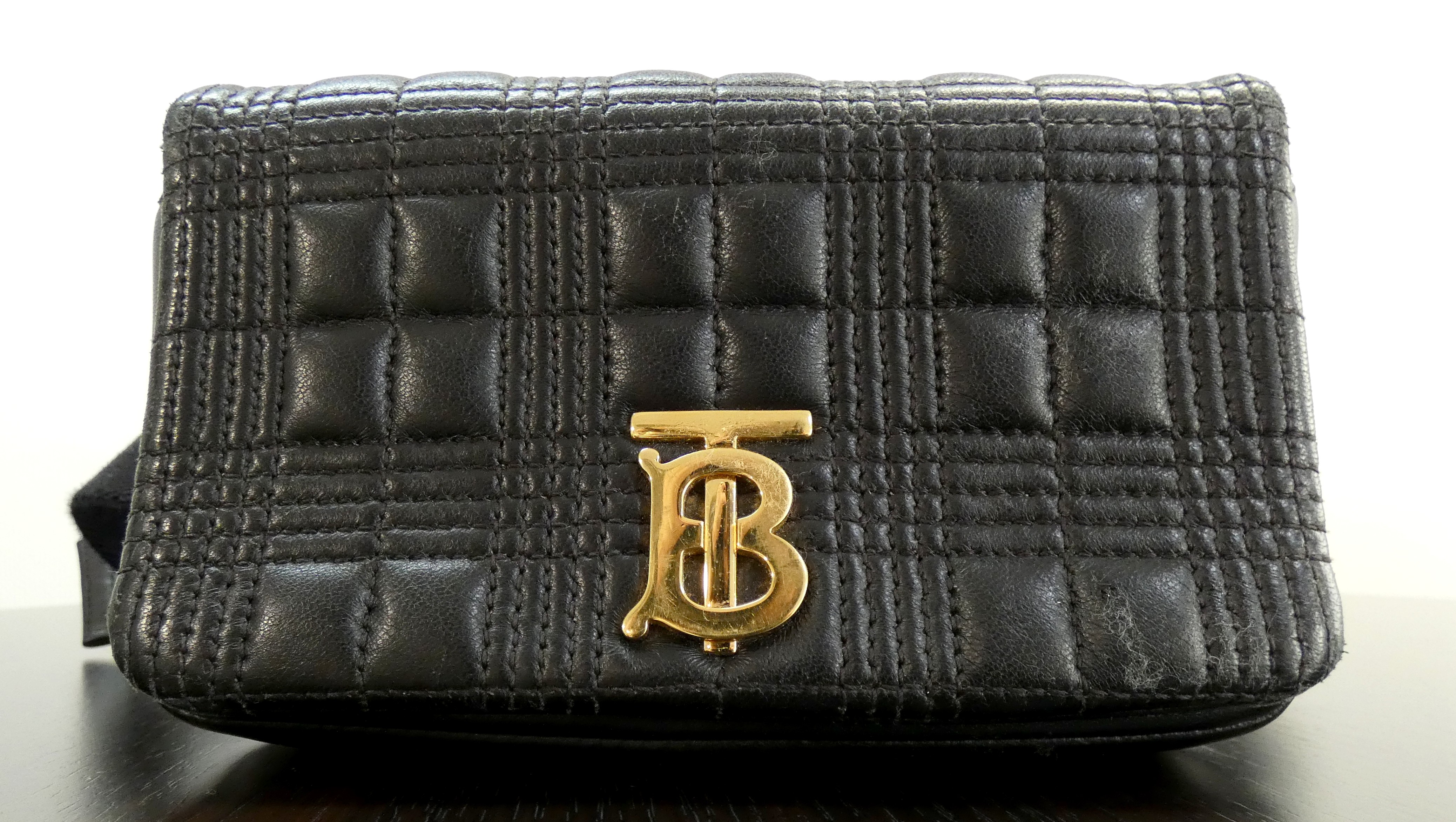 Lot 16 — BURBERRY, modéle LOLA : Sac banane en cuir noir matelassé, b