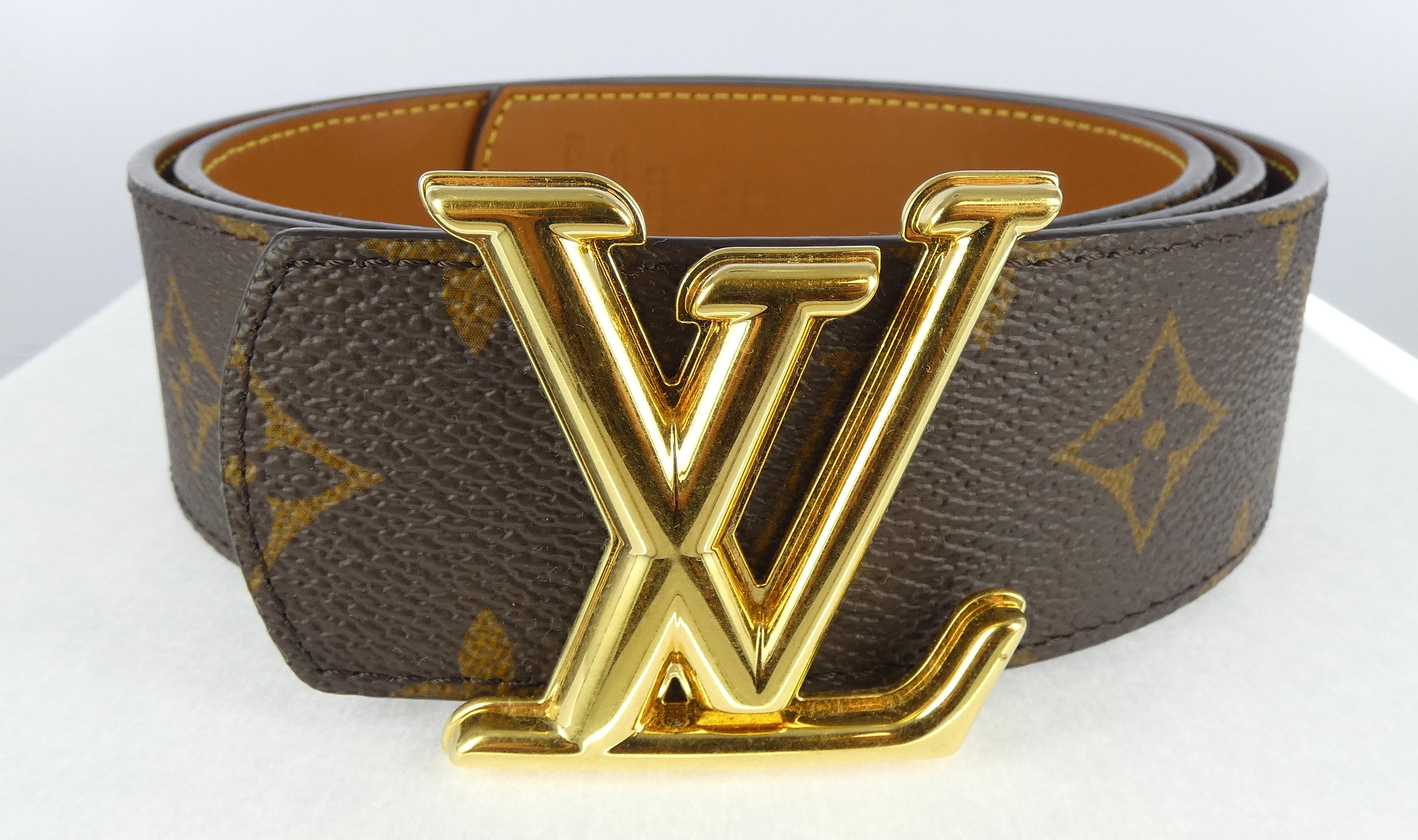 Lot 3 — Louis VUITTON : Ceinture en cuir grainé, fermeture à trou, t
