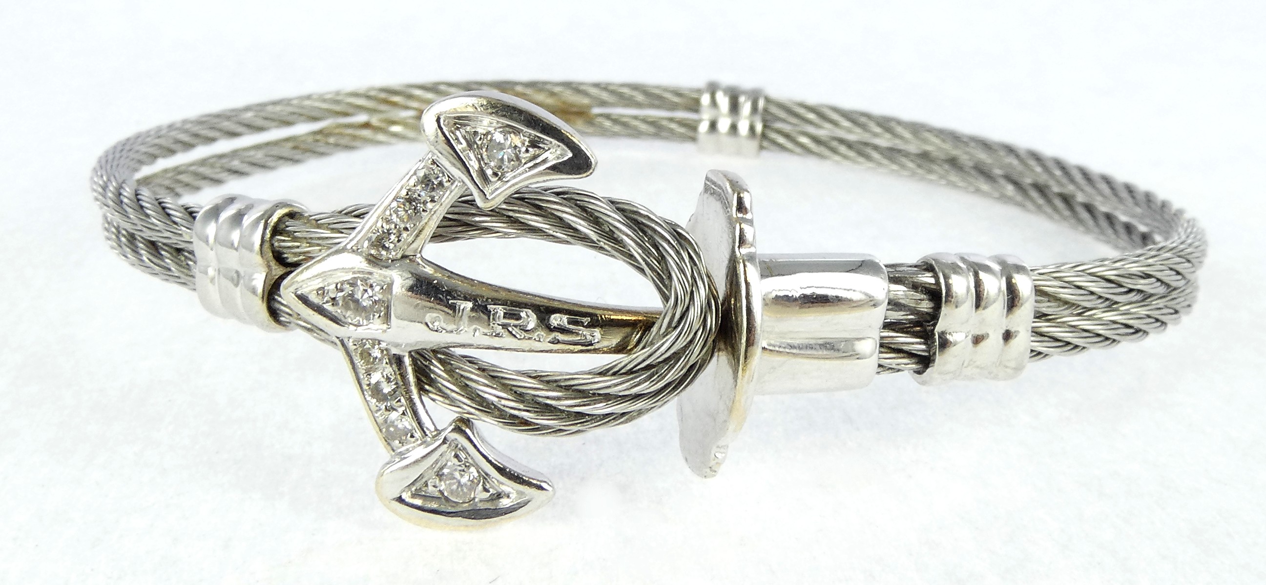 Lot 32 — 1 Bracelet Or 750 mil. Poinçonné, fermoir serti de brillants